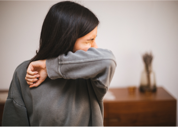 Ilustración de la transmisión de la meningitis